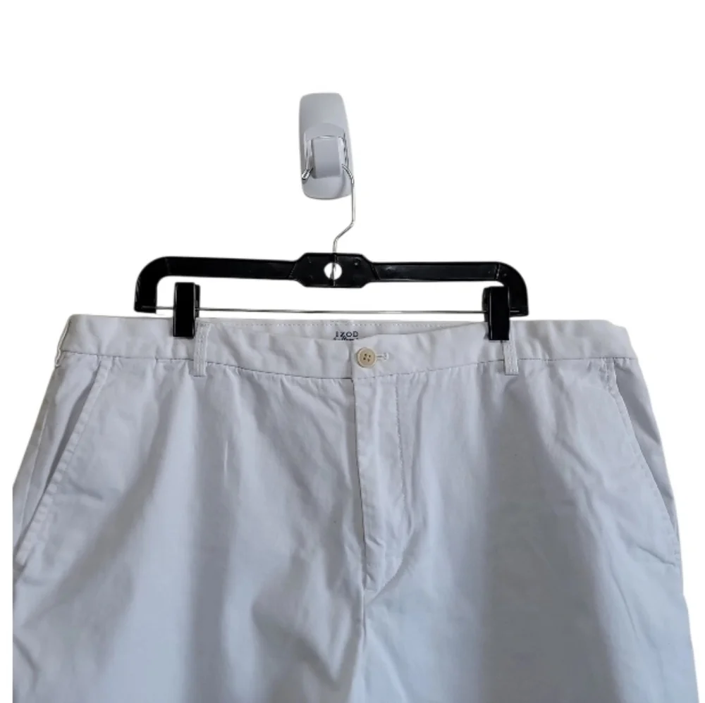 Izod men's White Bermuda Shorts Size 40